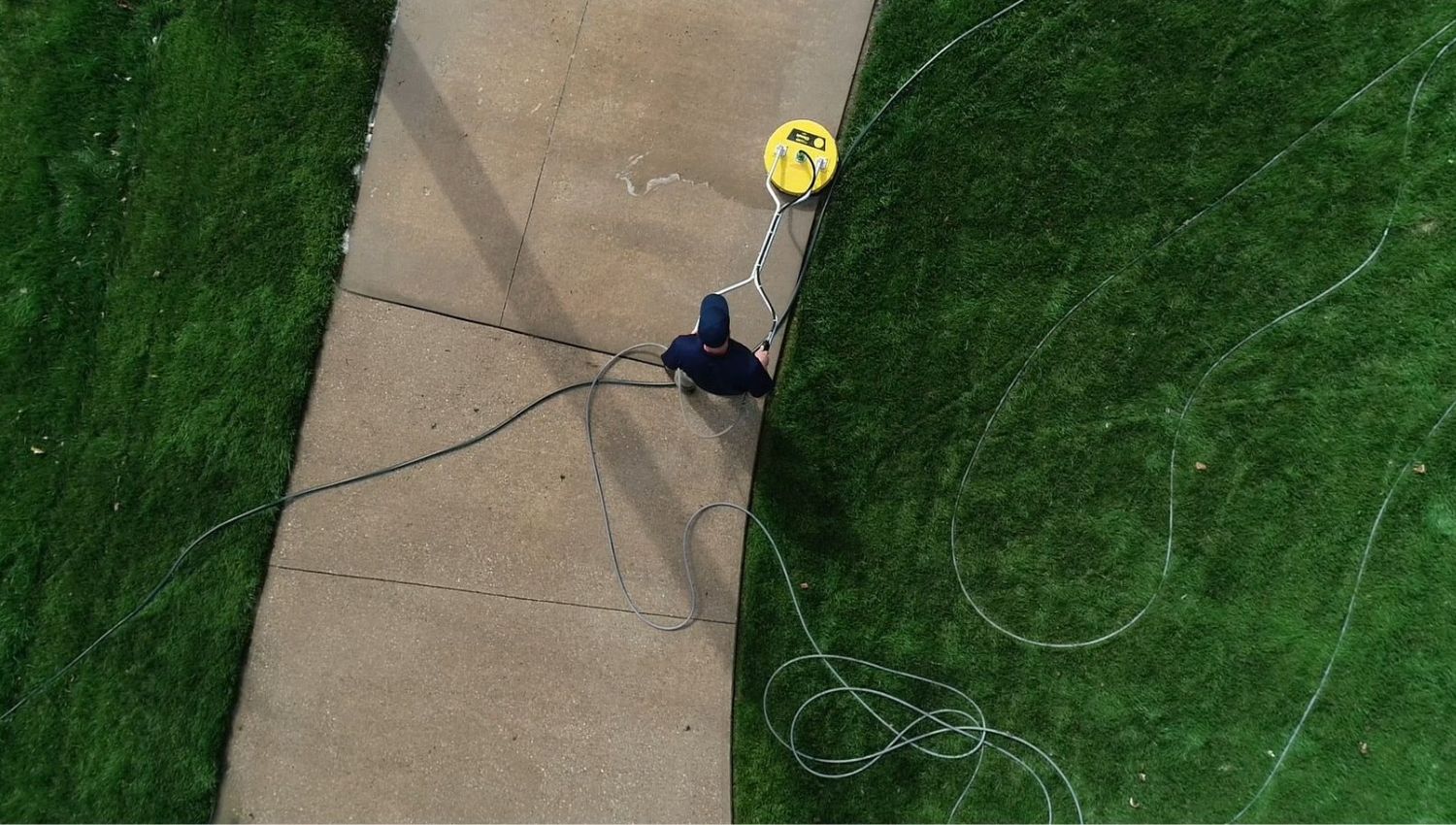 What is a Battery Powered Power Washer?